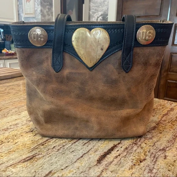 LEATHER TOTE BAG WITHE VINTAGE CIVIL WAR CALVARY HEART BRIDLE ROSETTES - Picture 3 of 16